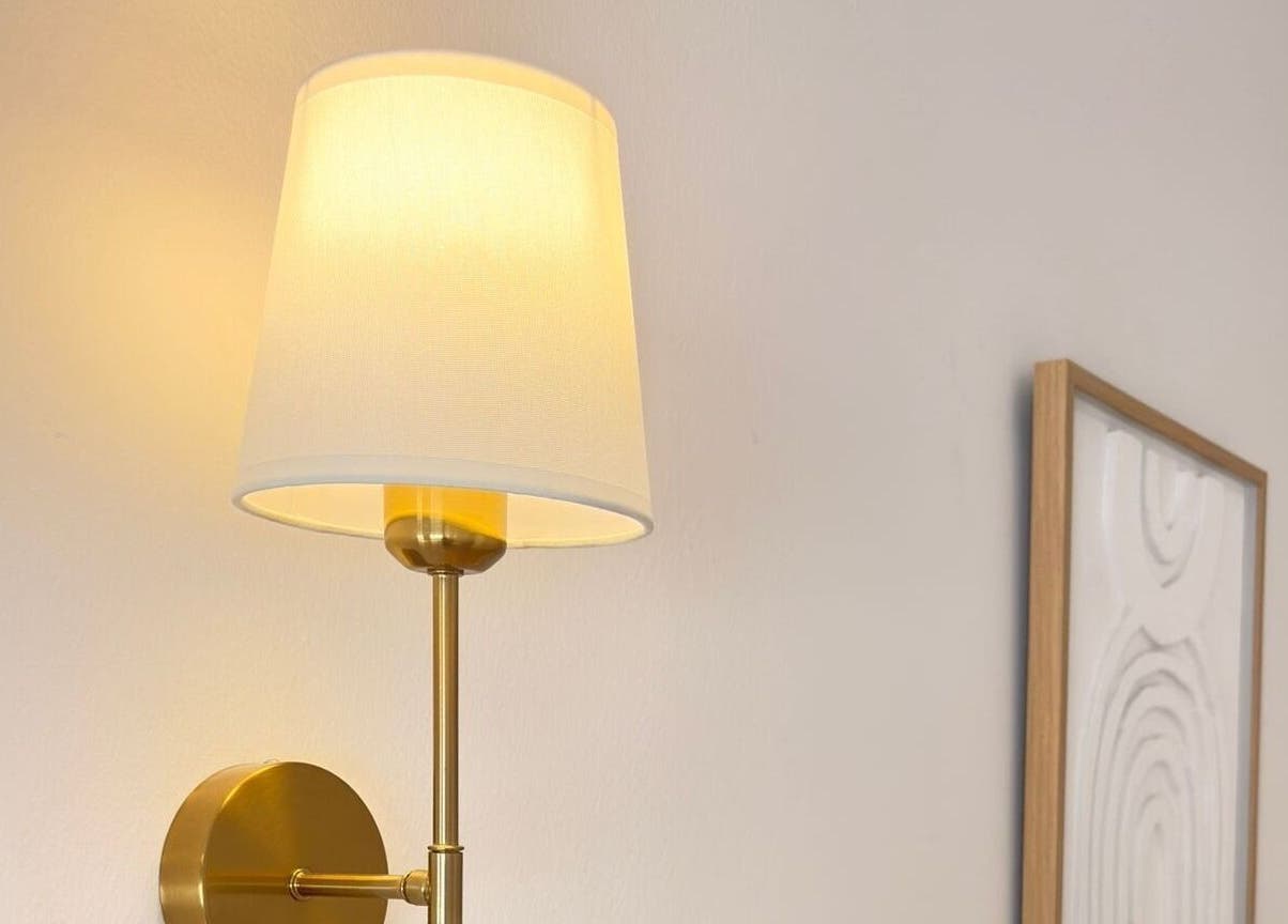 Luminária moderna iluminando decoração sofisticada em Aura - Centro de beleza, Pinhal Novo, Setúbal, PT.