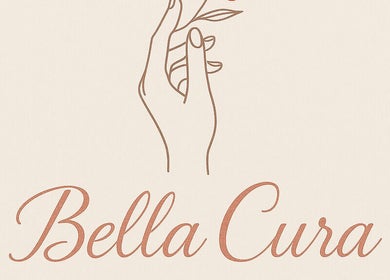 Handgetekend logo van Bella Cura salon in Ronse, Vlaanderen, BE toont elegante lijnen en stijl.