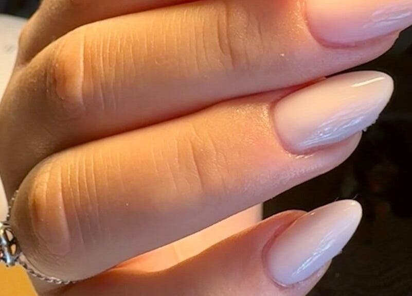 Unhas bem cuidadas com esmaltação impecável no MM Glow Studio By Miriam Madeira, Évora, Distrito De Évora, PT.