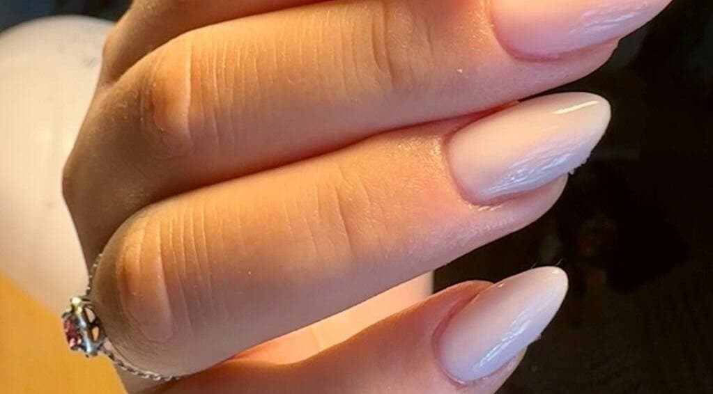 Unhas bem cuidadas com esmaltação impecável no MM Glow Studio By Miriam Madeira, Évora, Distrito De Évora, PT.