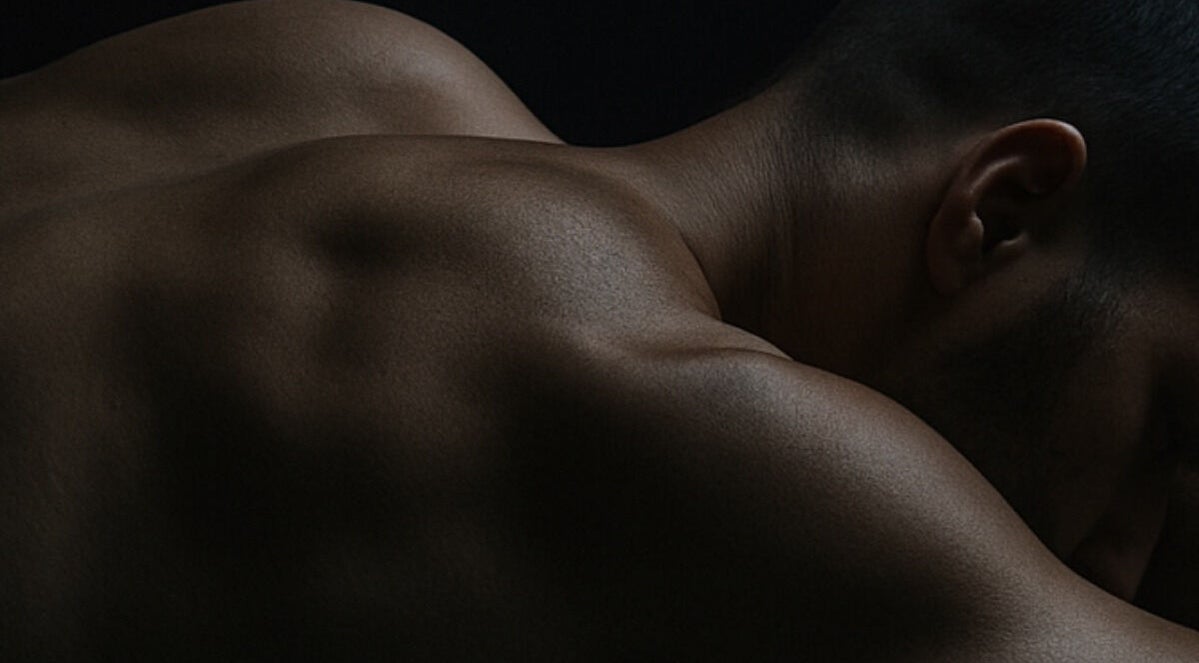 Espalda masculina relajada en Sileo Experiencia Sensorial, Ciudad De México, Ciudad De México, MX.