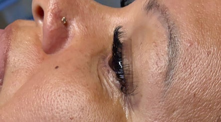 Extension de cils à LA TOUCHE SAÏA, Baie-mahault, Basse-terre, GP. Zoom sur un visage détendu.