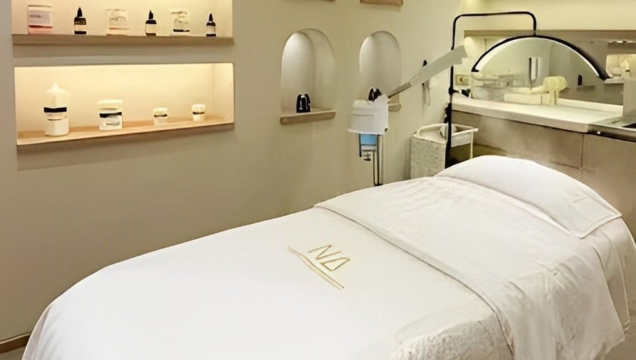 Tranquil treatment room at NA Clinic, Bali, Bali, ID with relaxing ambiance and serene decor.