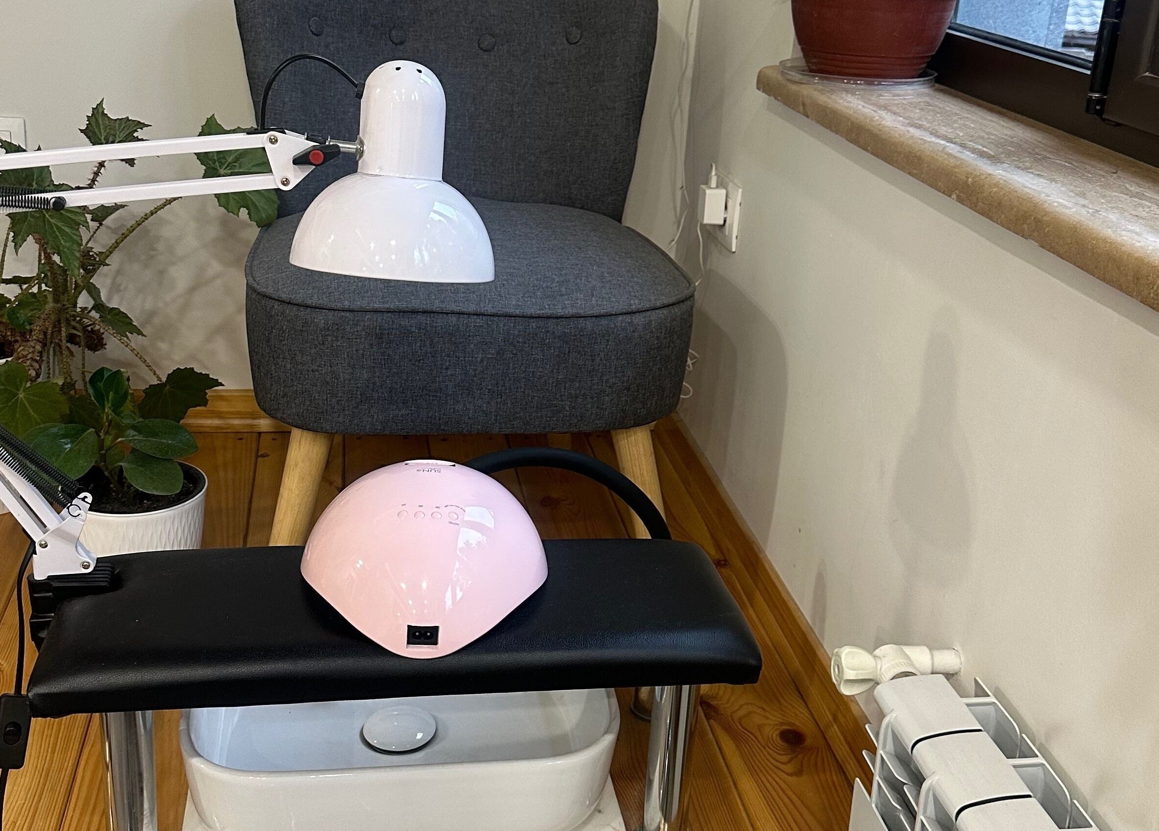 Уютное место для маникюра в 'Tatev Hambardzumyan', Ереван, Ереван, AM.