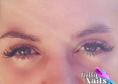 Extension de cils chez Nellynail's, Saint-romain-de-jalionas, Auvergne-rhône-alpes, FR pour un regard captivant.