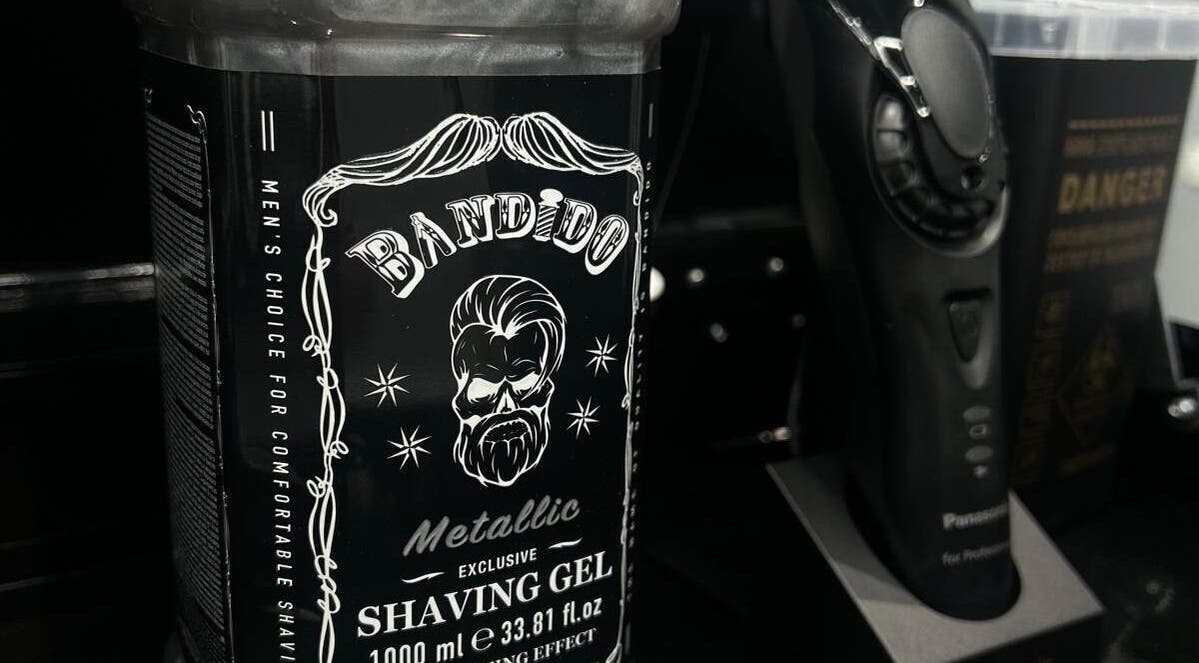 Dettaglio di gel da barba e rasoio a Carlu barber club, San Maurizio Canavese, Torino, IT.