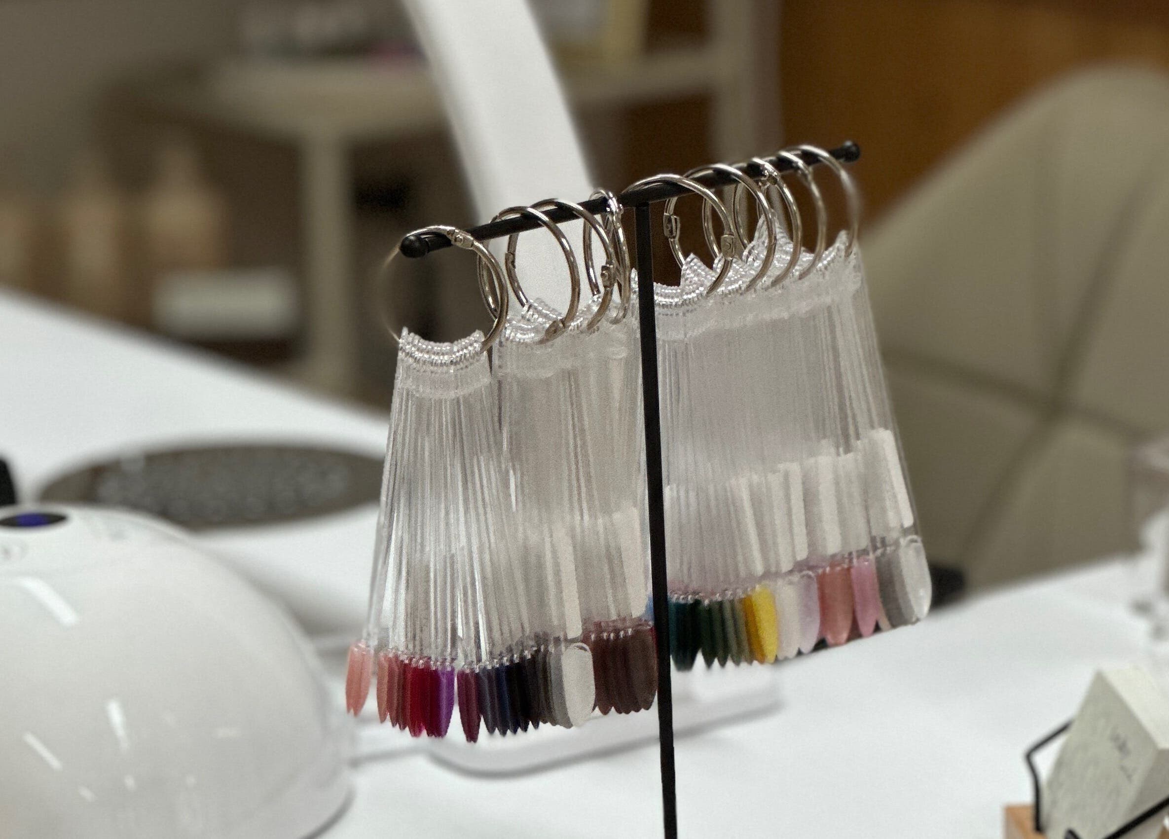 Nagellack-Farbpalette bei Nude Atelier By Bianka in Scuol, Graubünden, CH.