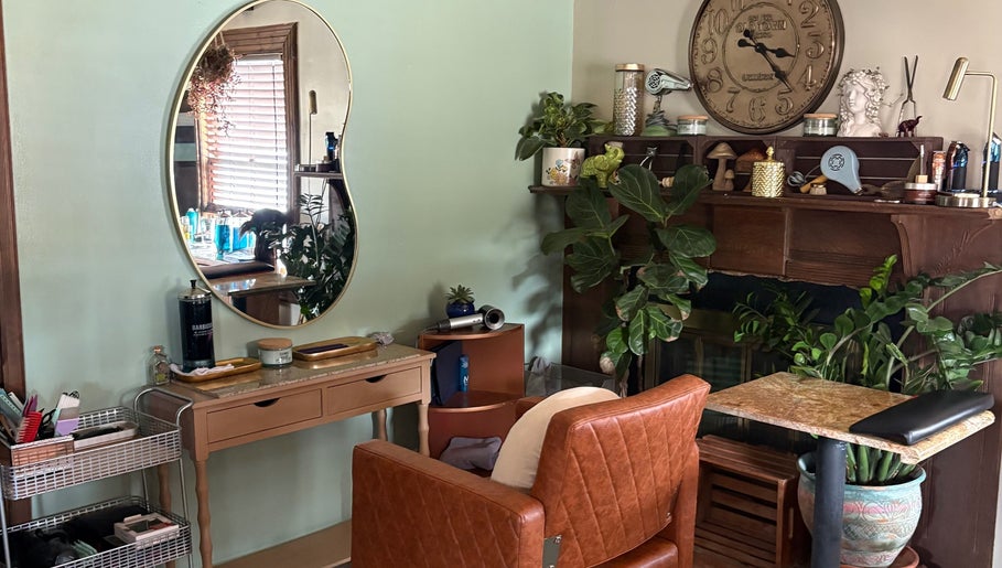 Elegant setting at Oceana Beauty in Nederland, Colorado with chic mirror and cozy decor.