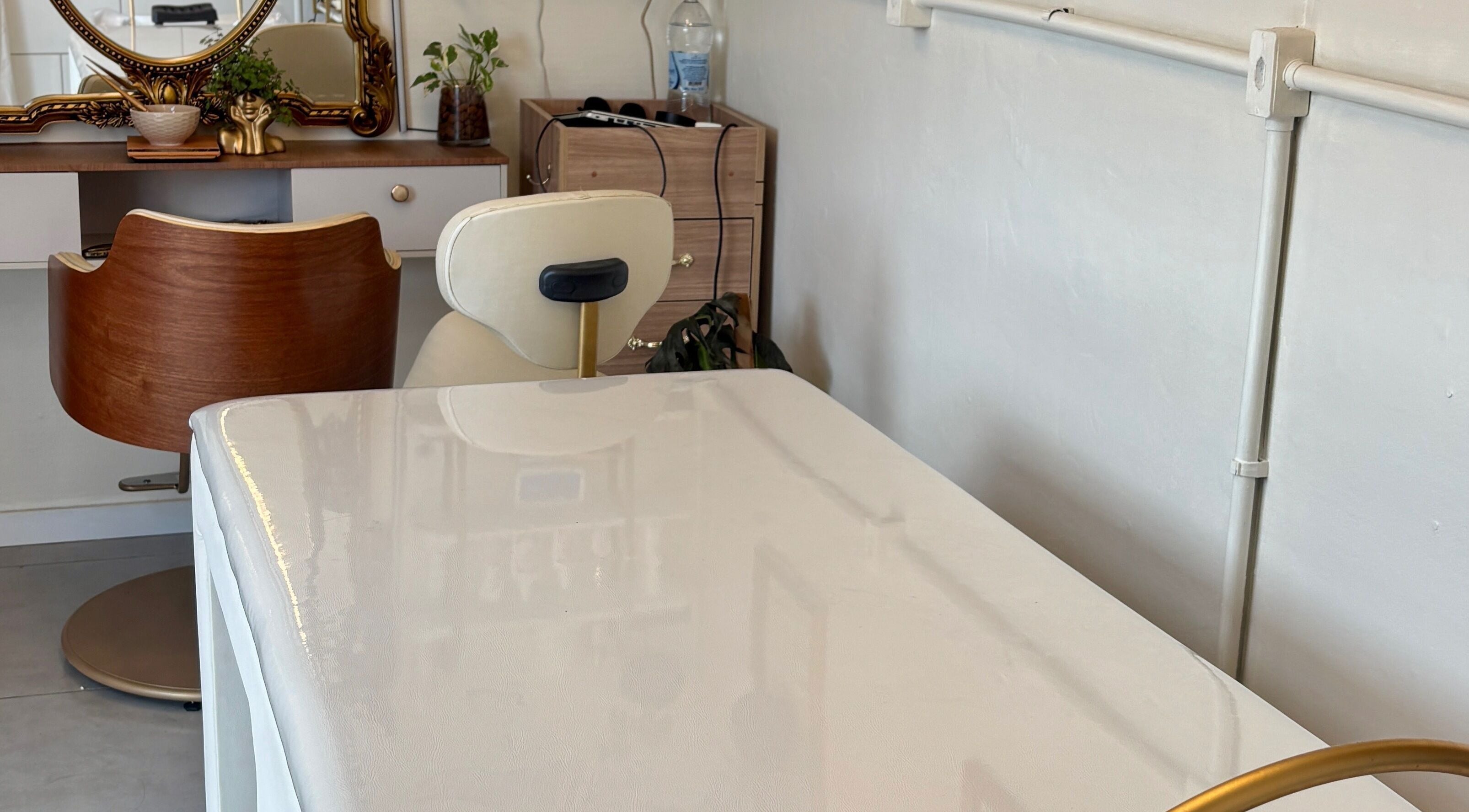 Sala de beleza e bem-estar no Atelliê 28, Santa Catarina, Santa Catarina, BR com decoração sofisticada.