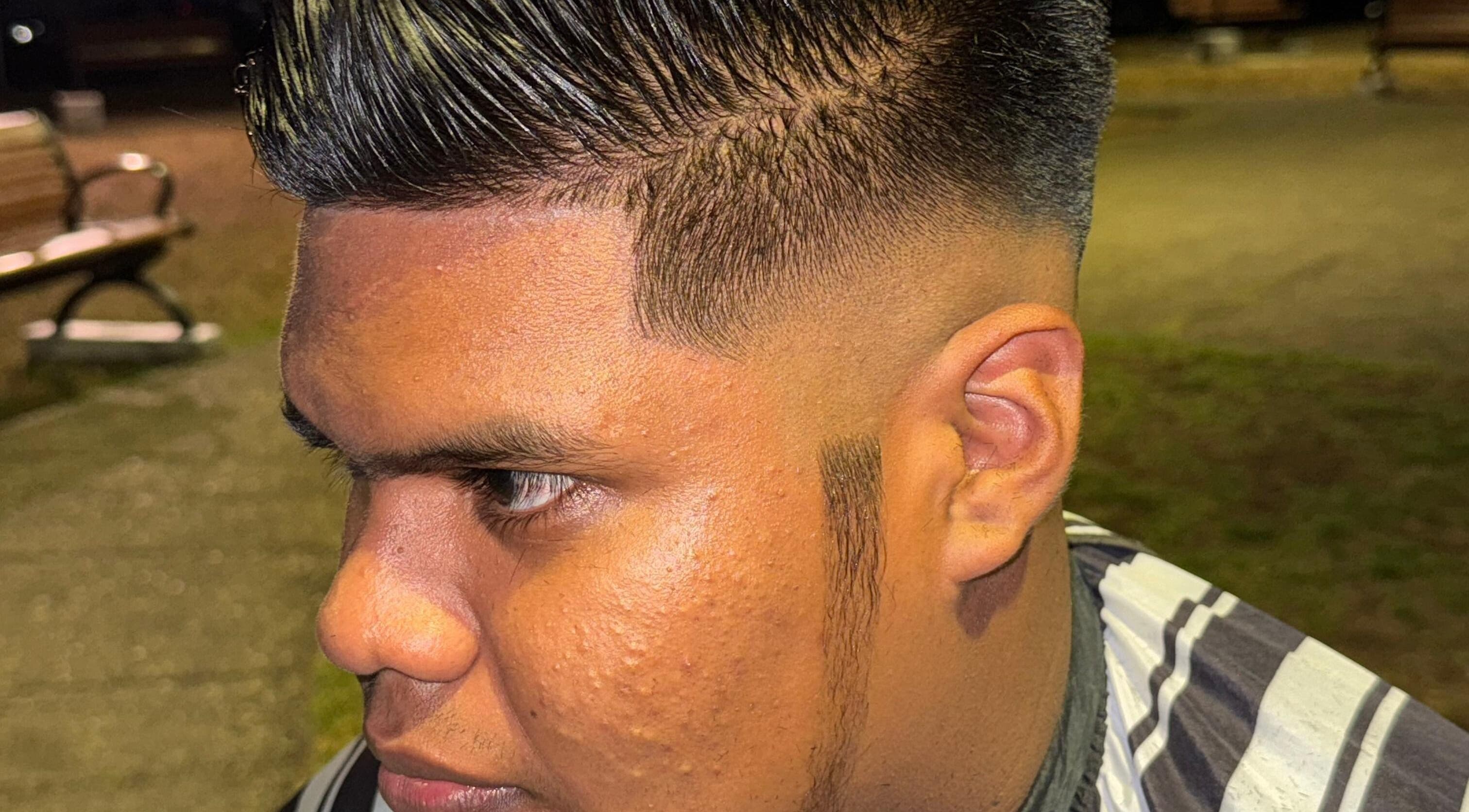 Corte de cabello moderno en VIAZABARBEL, Panamá, Provincia De Panamá, PA. Estilo degradado impecable.