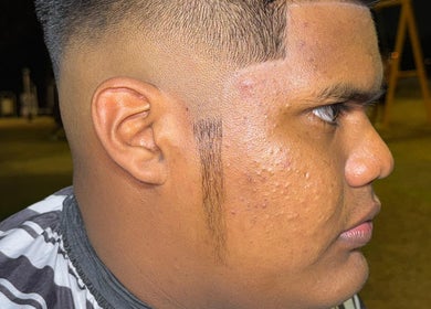 Corte de cabello detallado en VIAZABARBEL, Panamá, Provincia De Panamá, PA. Acabado impecable para un estilo moderno.