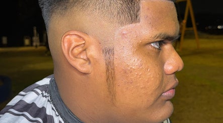 Corte de cabello detallado en VIAZABARBEL, Panamá, Provincia De Panamá, PA. Acabado impecable para un estilo moderno.