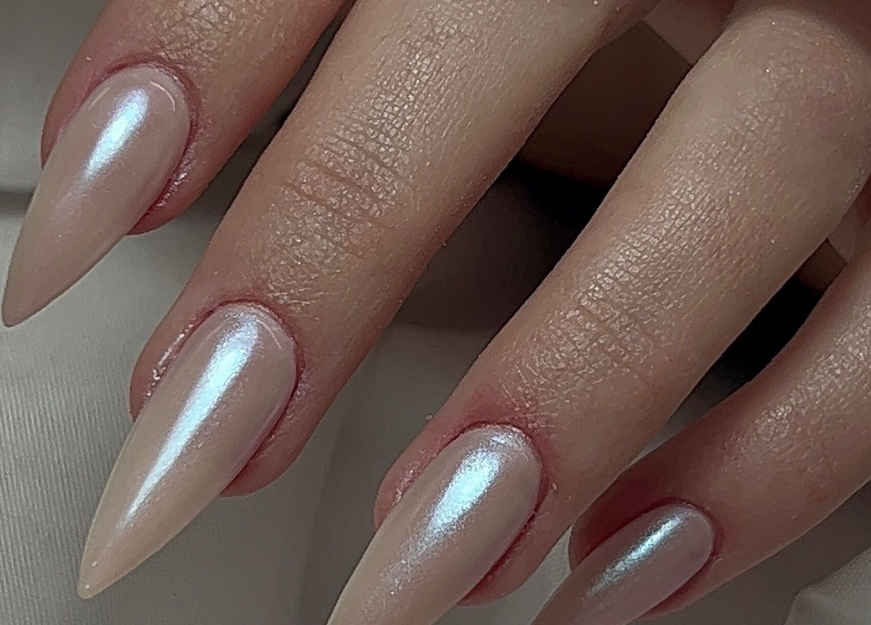 Unhas elegantes e brilhantes tratadas no HSR Beauty, Dublin, Condado De Dublin, IE.