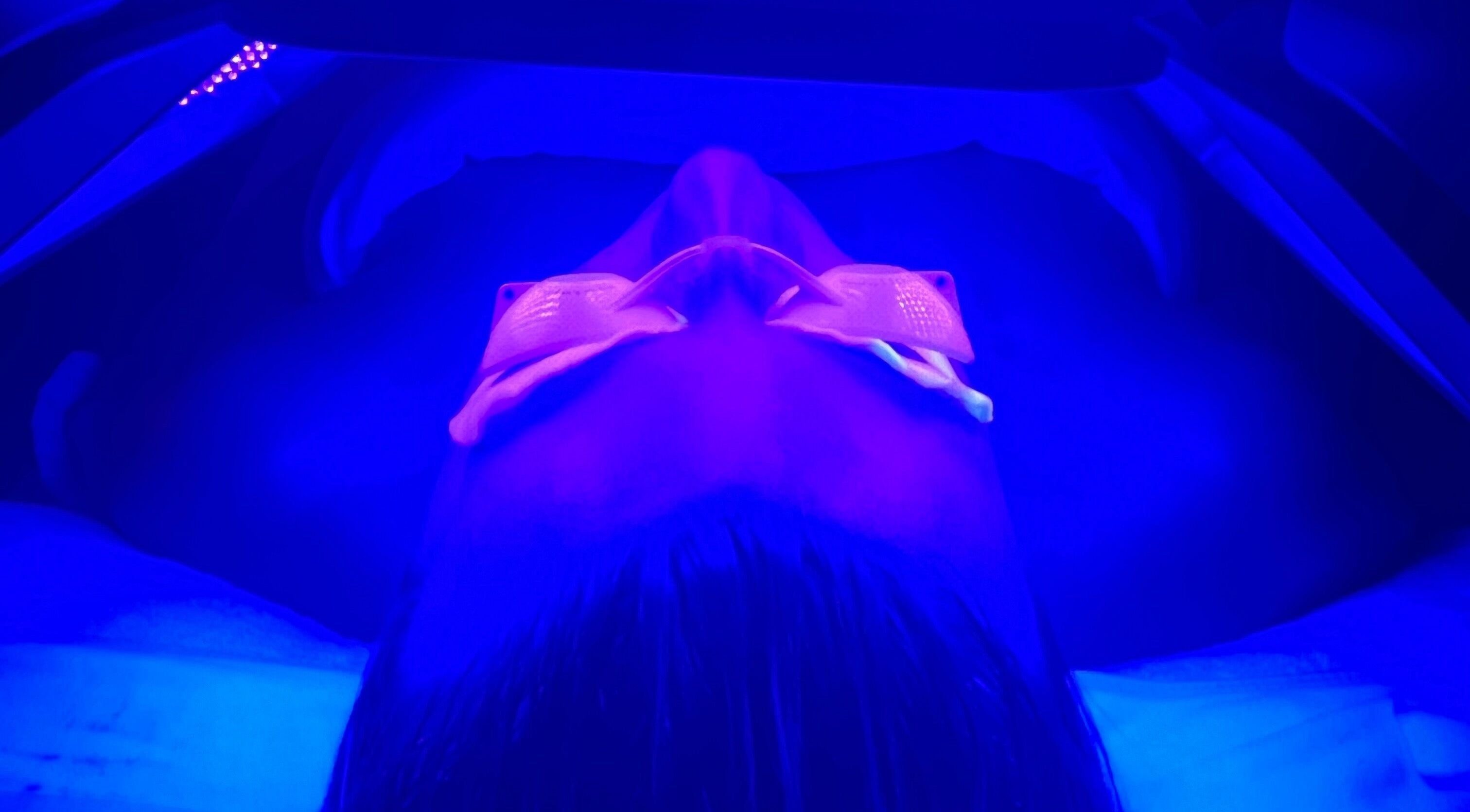 Relaxation under blue LED light therapy at Oak + Glow, Chaldon, England, GB.