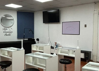 Interior elegante del J.micropig en Ñuñoa, Región Metropolitana, CL con estaciones de tratamiento modernas.