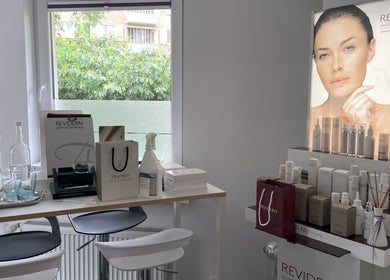Elegante Beauty Code Produktecke bei Beauty Code - Kobido und Transbukkale Gesichtsmassage, Zürich, Zürich, CH.