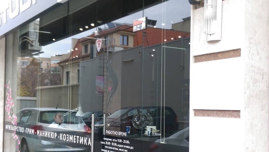 Petkovi_cutz salon exterior showcasing modern design in Plovdiv, Plovdiv, BG.