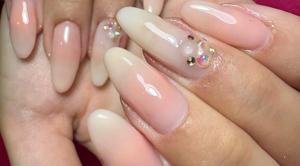 Unhas decoradas no Nail Studio By Caroline Viana em São Paulo, São Paulo, BR, com design elegante e brilhante.