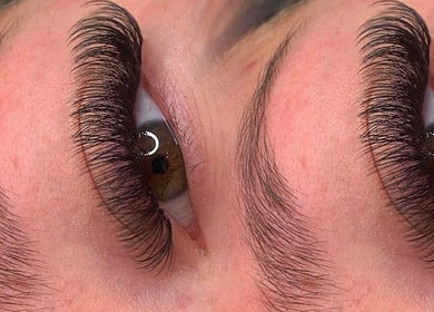 Close-up of expertly applied eyelash extensions at Get Lash’D, Wakefield, England, GB for stunning results.