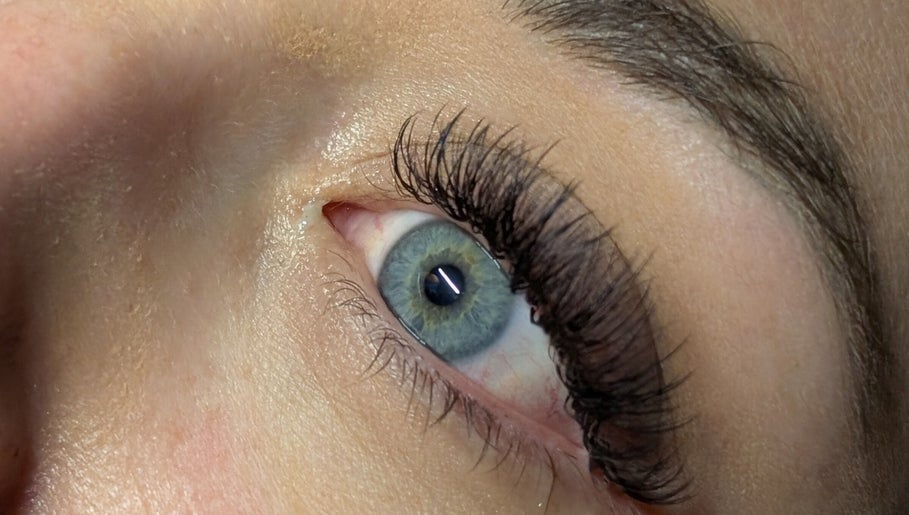 Élégantes extensions de cils à L Art Du Cils By Caroline, Issenheim, Grand Est, FR.