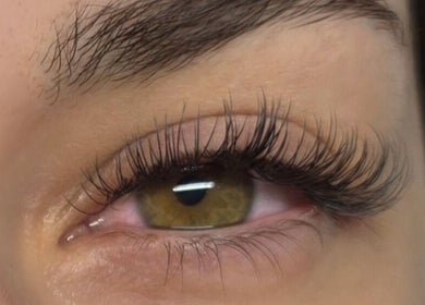 Extension de cils élégante chez L'Art Du Cils By Caroline, Issenheim, Grand Est, FR.