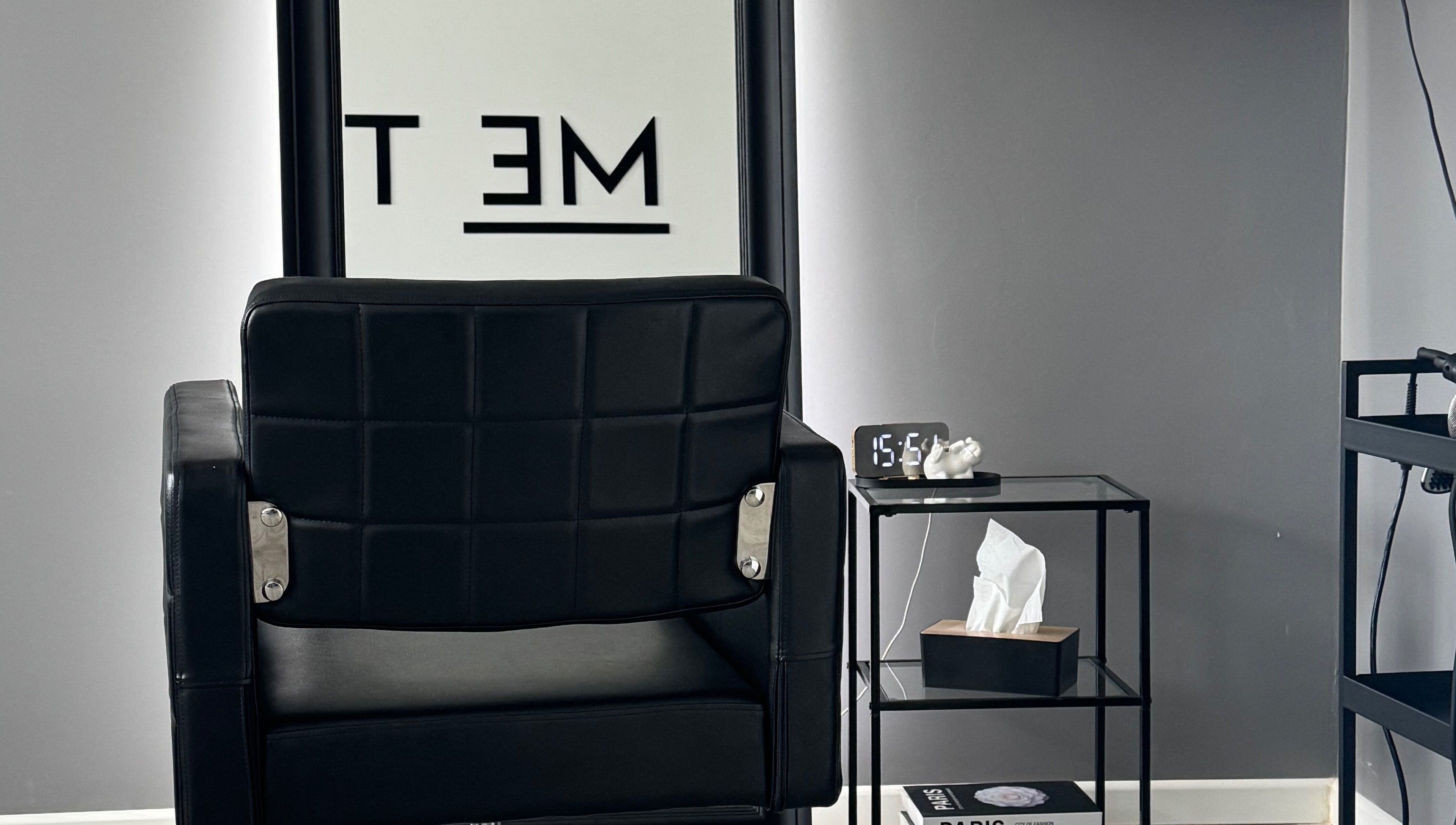 Modern black chair setup at ME TIME STUDIO, Jelgava, LV, featuring sleek design and cozy ambiance.