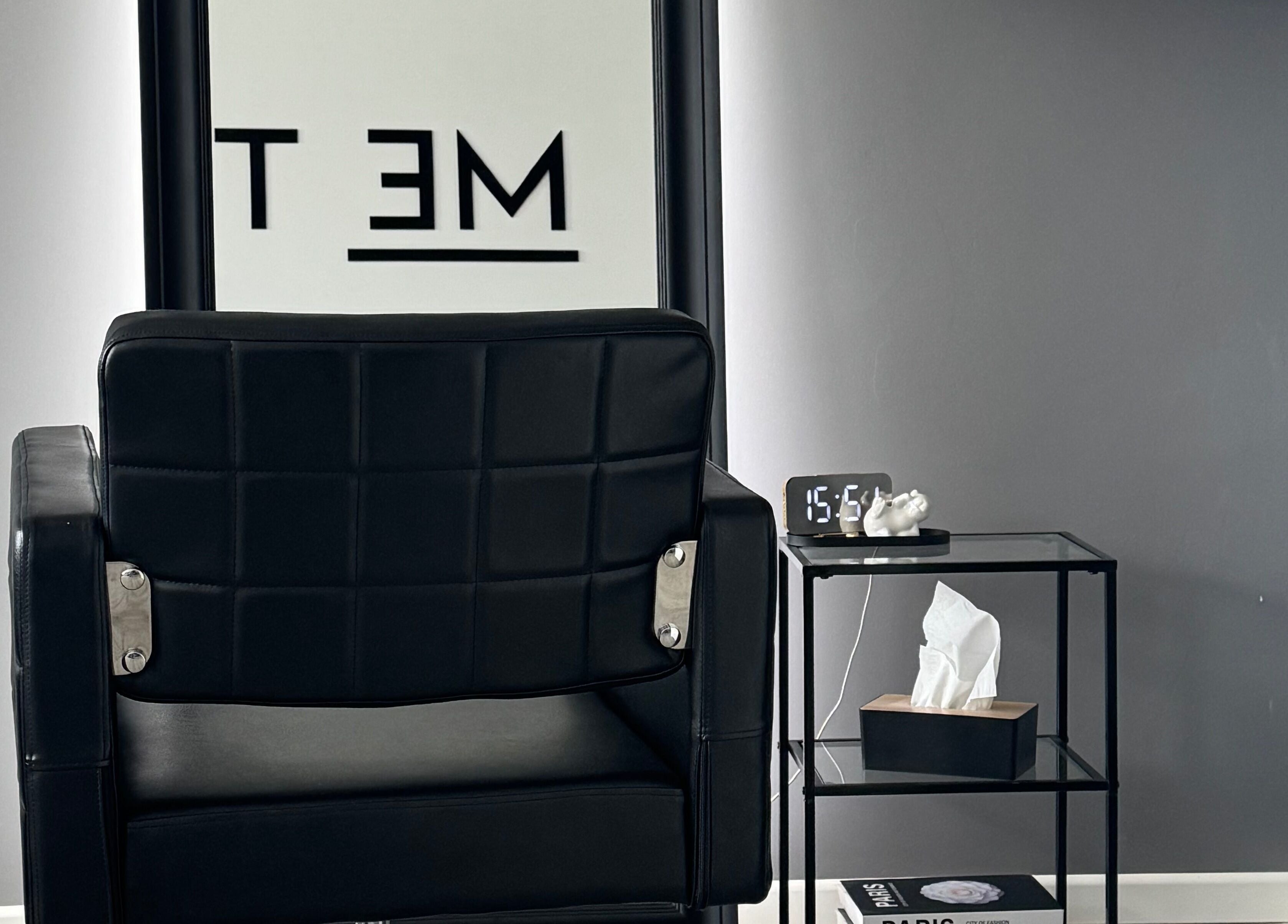 Modern black chair setup at ME TIME STUDIO, Jelgava, LV, featuring sleek design and cozy ambiance.