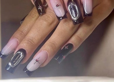 Design d'ongles glam avec noir et argent chez Inails studio, Nice, Provence-alpes-côte D'azur, FR.