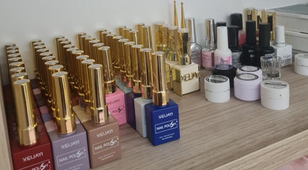 Amplia colección de esmaltes en Nani Nails & Spa, Palencia, Castilla Y León, ES, para uñas perfectas.