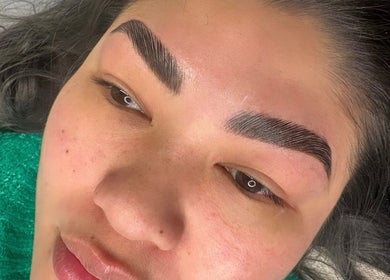 Perfectly shaped eyebrows at The Arch Line Atelier, Bankstown, New South Wales, AU, showcasing beauty precision.