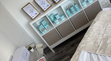 Tame relaxation room in Motherwell, Scotland, GB with skincare products and a treatment bed.
