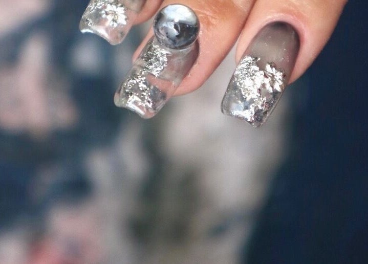 Elegant silver nail art at Nail Salon MEIKA, Meguro-ku, Tokyo. Exquisite designs enhance style and beauty.