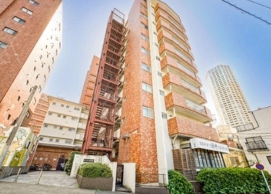 High-rise near Nail Salon MEIKA, Nakameguro, Tokyo, Meguro-ku, 東京都, JP, under clear sky.