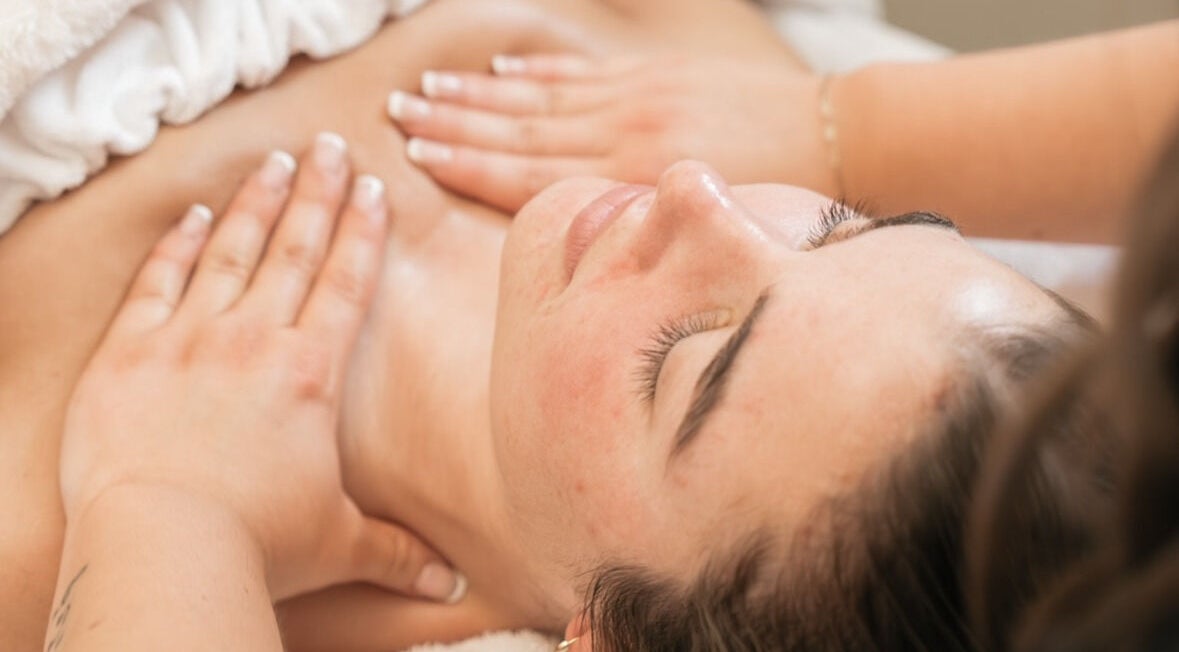 Relaxing massage at Vérité Skin in Hamilton, Ontario, CA enhances wellness and tranquility.