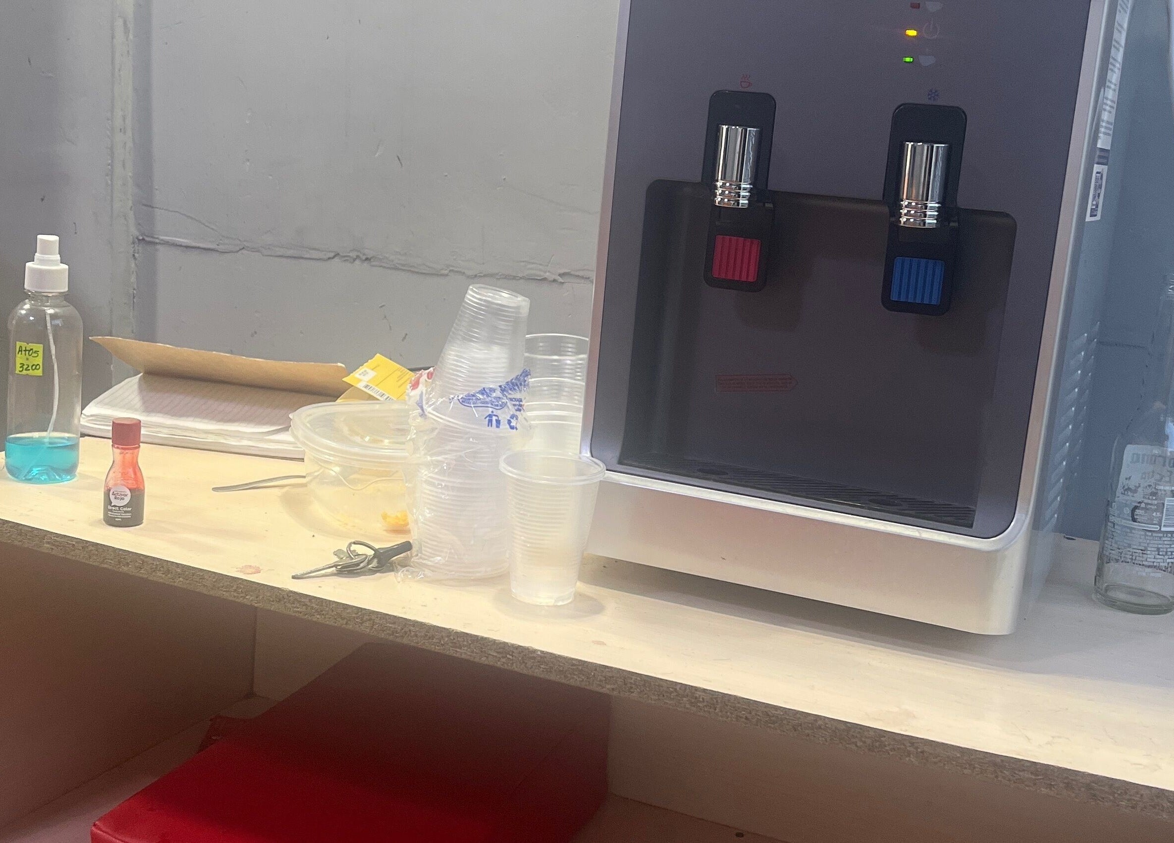 Estación de bebidas en Marvin la barbería, Candelaria, Valle Del Cauca, CO.