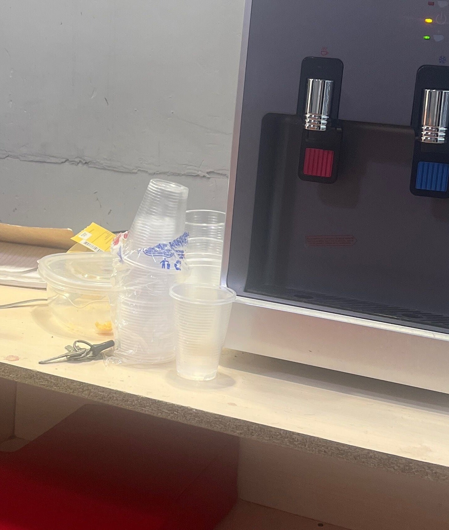 Estación de bebidas en Marvin la barbería, Candelaria, Valle Del Cauca, CO.