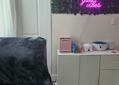 Relaxing area with 'good vibes' sign at Tranquil Beauty Lounge (Elmsdale), Elmsdale, Nova Scotia, CA.