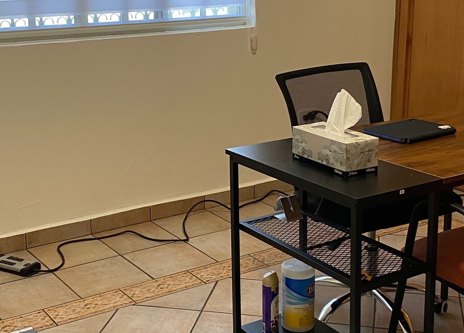 Sala profesional en L.N. Fernanda Díaz, Monterrey, Nuevo León, MX, con escritorio y silla.