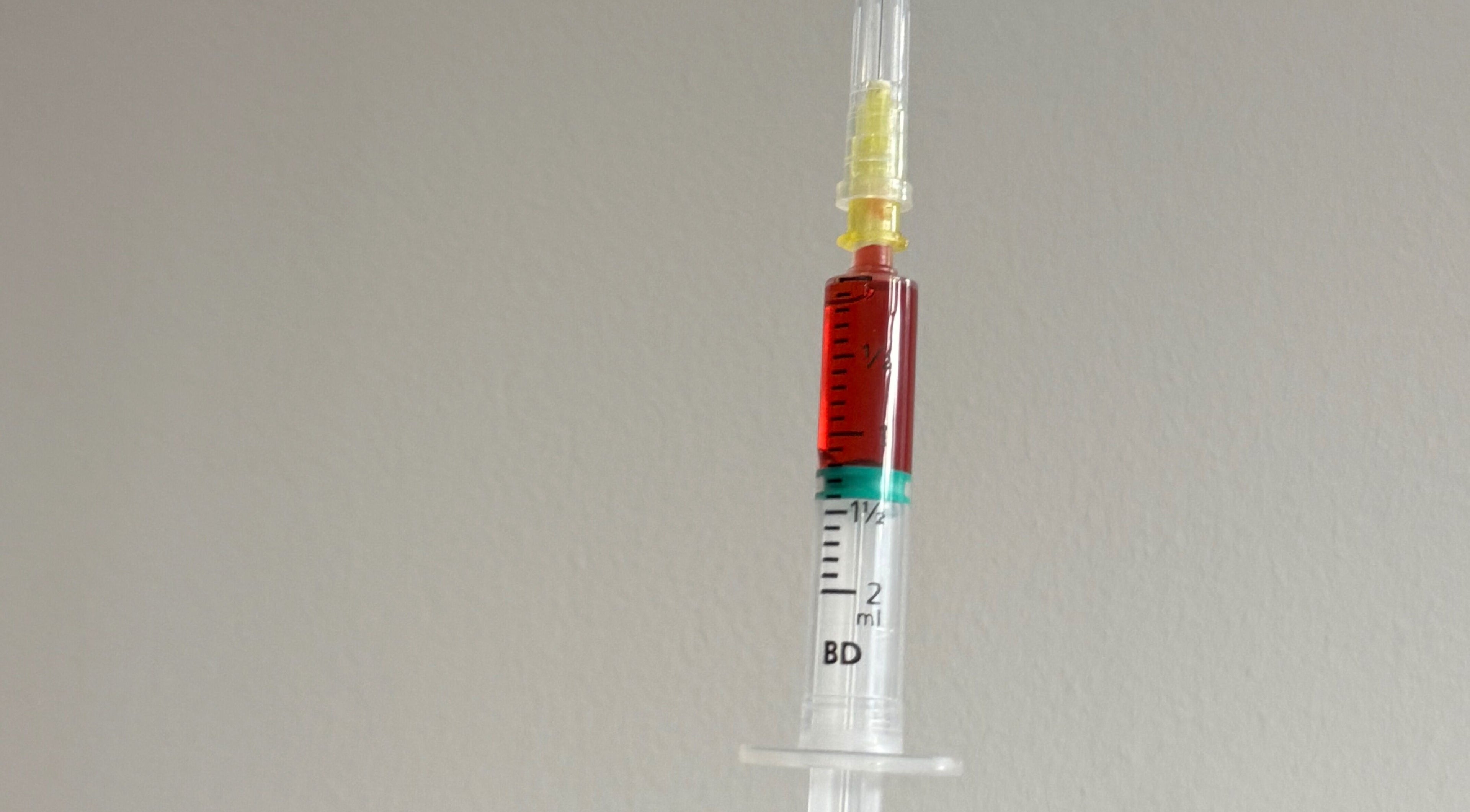 Close-up of a filled syringe, symbolizing treatments at Re.scalp, Birmingham, England, GB.