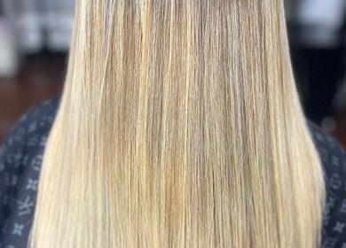 Cabello liso y brillante en Peluqueria Salonn´e, Buenos Aires, Ciudad Autónoma De Buenos Aires, AR.