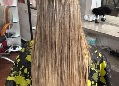 Cabello liso y brillante en Peluqueria Salonn´e, Buenos Aires, Ciudad Autónoma De Buenos Aires, AR.