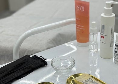 Beauty products on a spa table at Alexandrovna.beauty, Лондон, Англия, GB, ready for skincare treatments.
