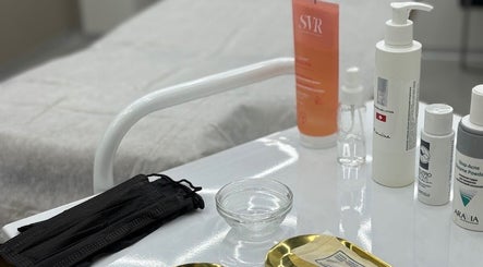 Beauty products on a spa table at Alexandrovna.beauty, Лондон, Англия, GB, ready for skincare treatments.