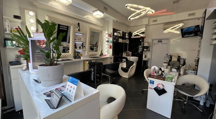 Вътрешна част на Five Stars Beauty Salon с модерно обзавеждане, Варна, Варна, BG.
