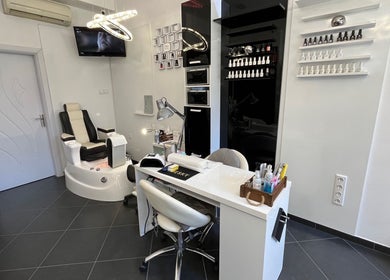 Луксозен интериор на Five Stars Beauty Salon във Варна, BG, с модерни съоръжения.
