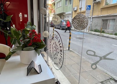 Цветен интериор в Five Stars Beauty Salon, Варна, Варна, BG с модерни декорации.