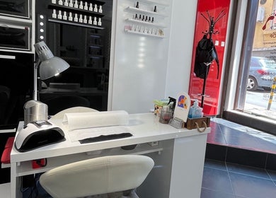 Модерна маникюрна станция в Five Stars Beauty Salon, Варна, Варна, BG.