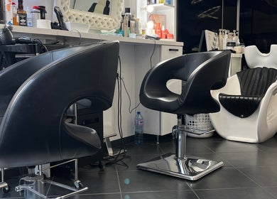 Модерни столове в Five Stars Beauty Salon, Варна, Варна, BG за професионални козметични услуги.