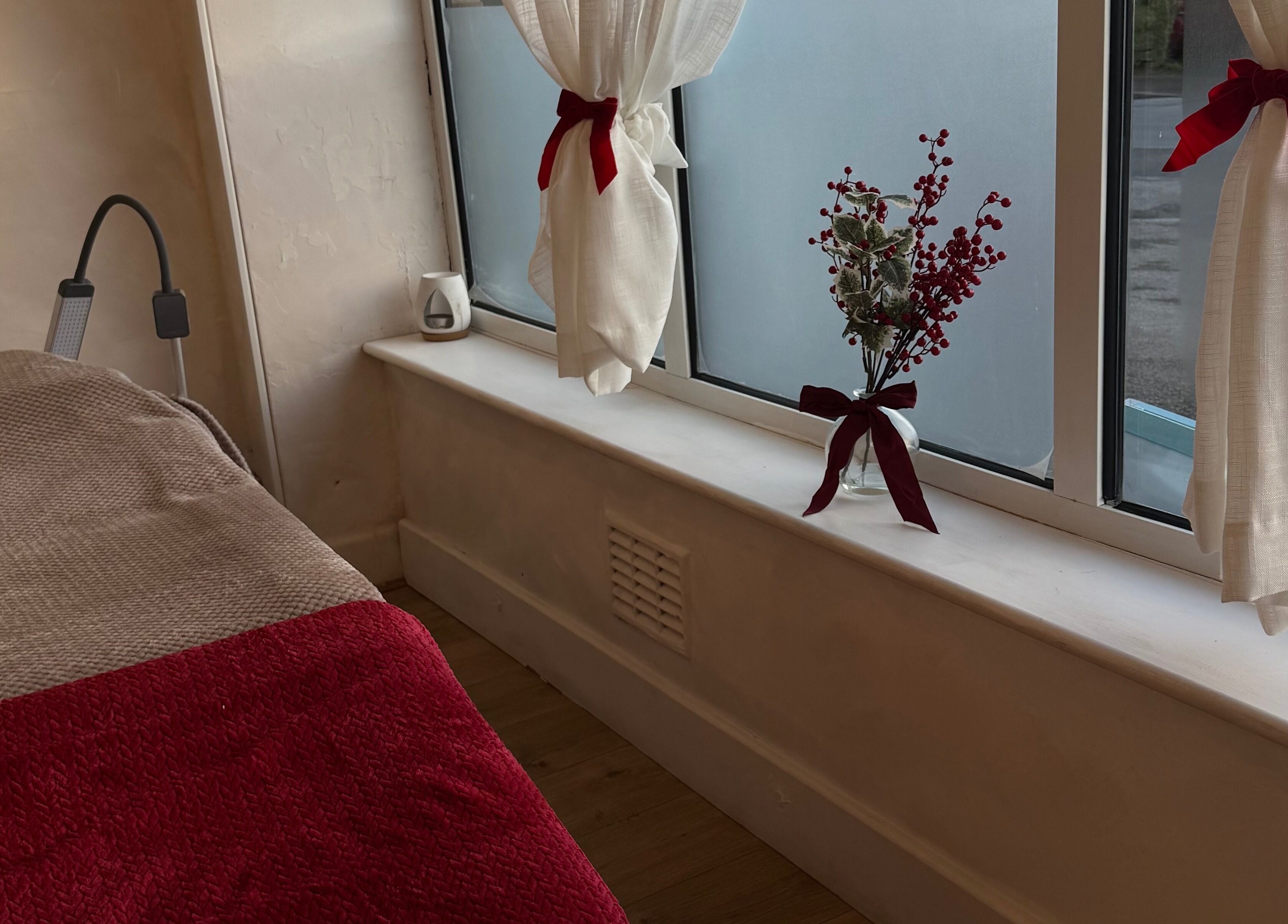 Tranquil treatment room at Monetlillyhair, Clifton, England, GB with cozy decor and natural light.