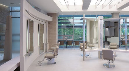 Modern salon interior at HE:ARTS Dosan in Seoul, 서울특별시, KR, featuring stylish chairs and bright windows.